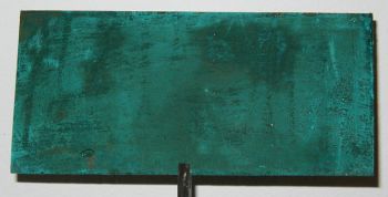 Plaque de cuivre oxydée, un pigment vert.